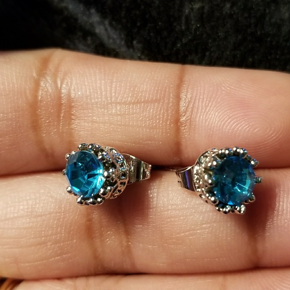 Crown earrings